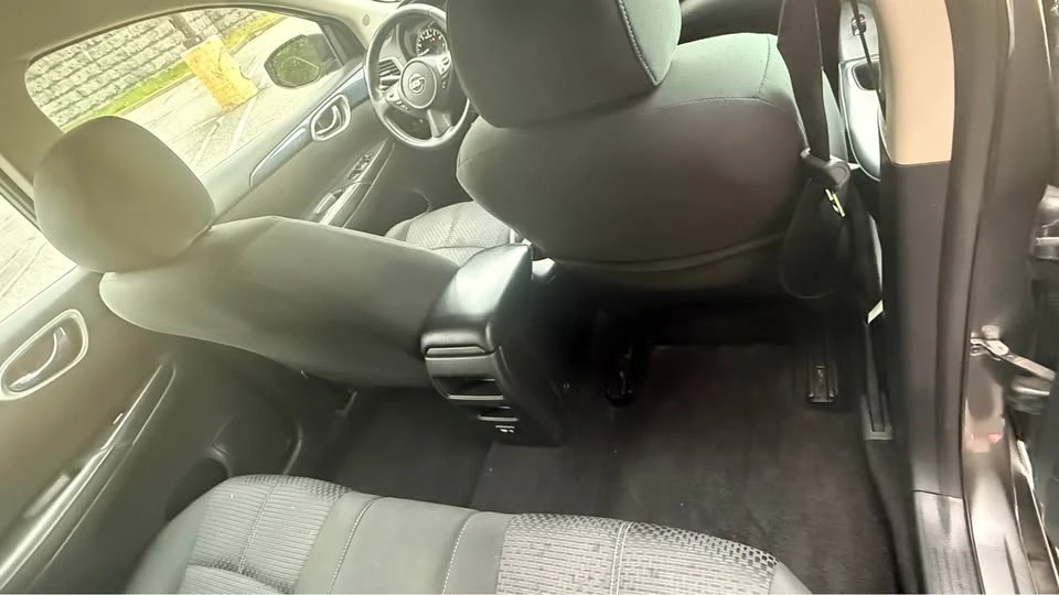 2020 Nissan Sentra - Image 13 of 17