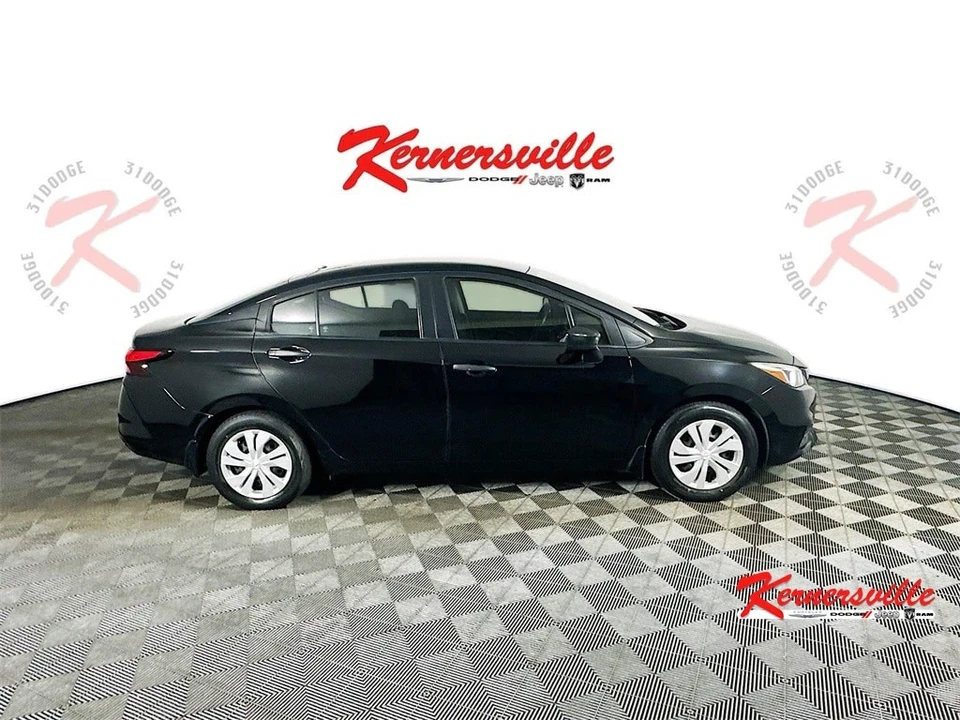 2020 Nissan Versa - Image 8 of 21