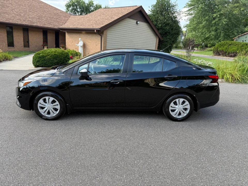 2020 Nissan Versa - Image 2 of 21