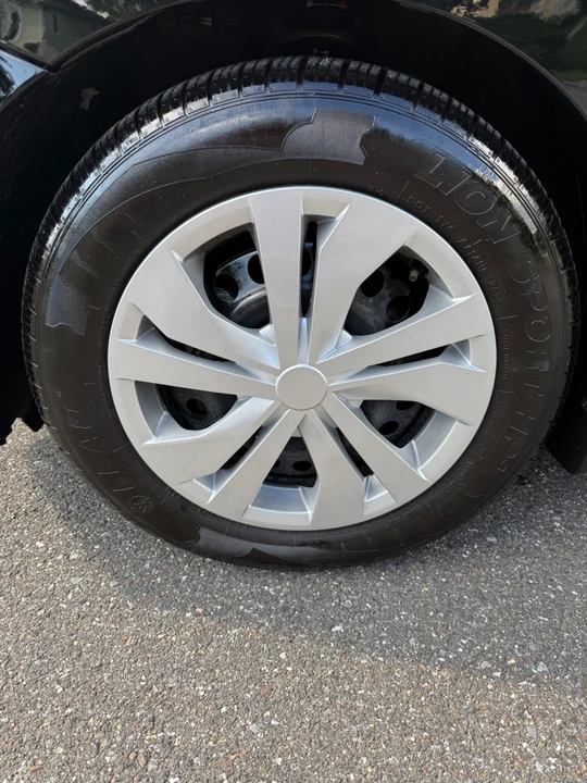 2020 Nissan Versa - Image 9 of 21
