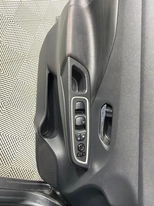 2020 Nissan Versa - Image 9 of 12