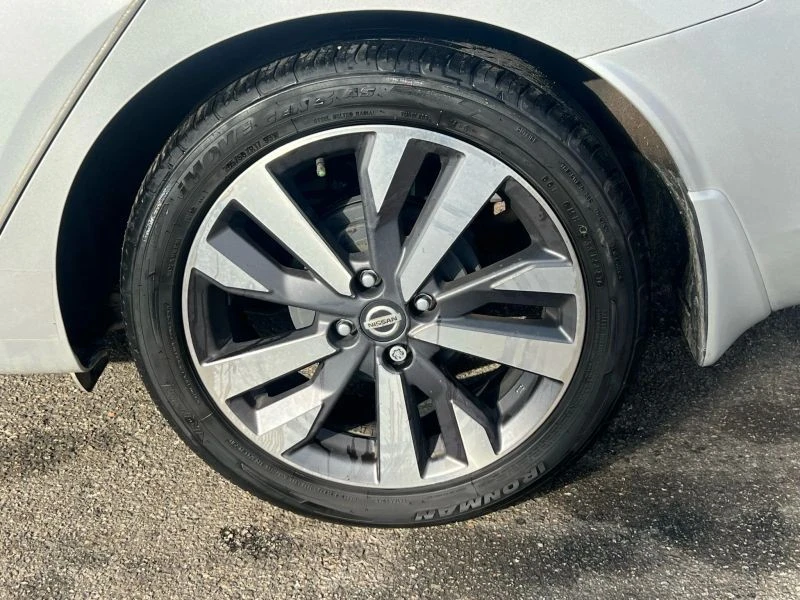 2020 Nissan Versa - Image 10 of 12