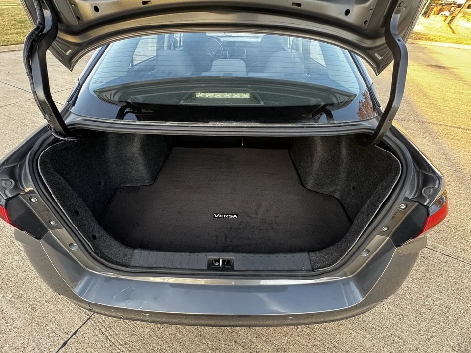 2020 Nissan Versa - Image 13 of 14