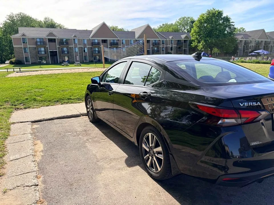 2020 Nissan Versa - Image 4 of 11