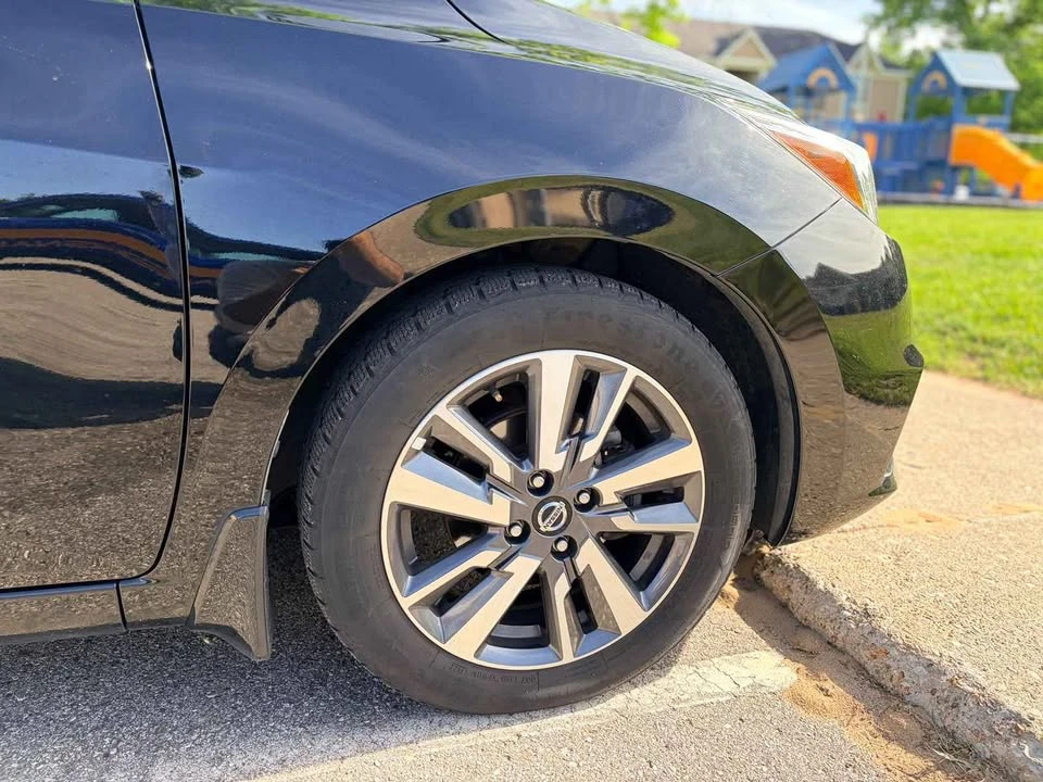2020 Nissan Versa - Image 8 of 11