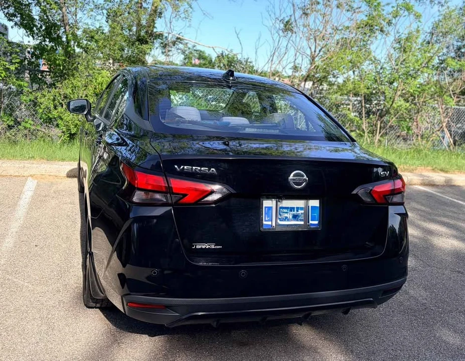 2020 Nissan Versa - Image 9 of 11