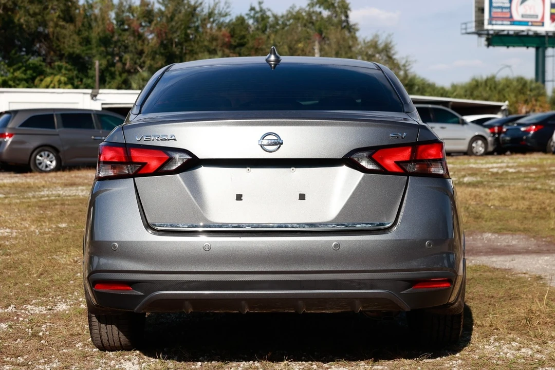 2020 Nissan Versa - Image 9 of 12