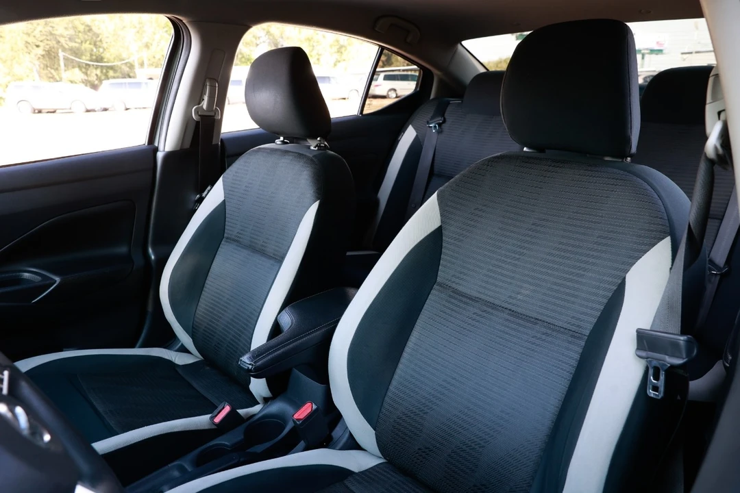 2020 Nissan Versa - Image 6 of 12