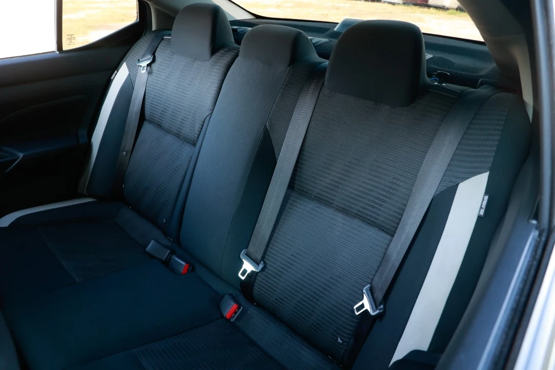 2020 Nissan Versa - Image 8 of 12