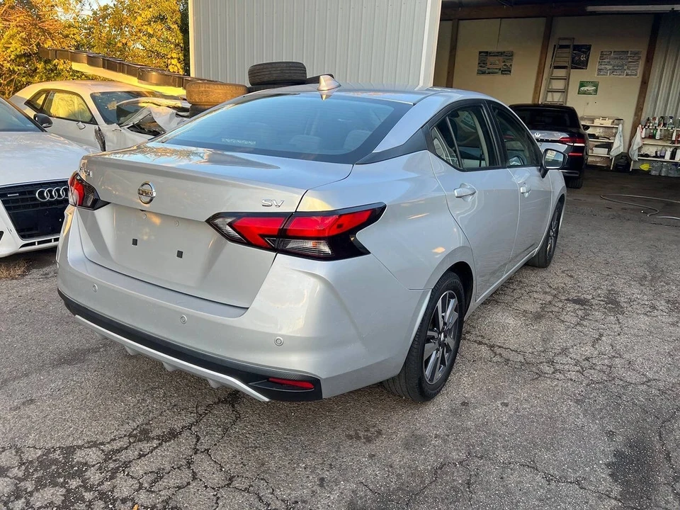 2020 Nissan Versa - Image 7 of 12