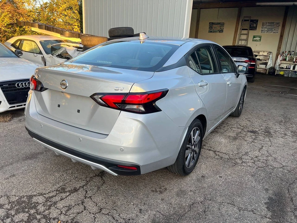 2020 Nissan Versa - Image 7 of 12