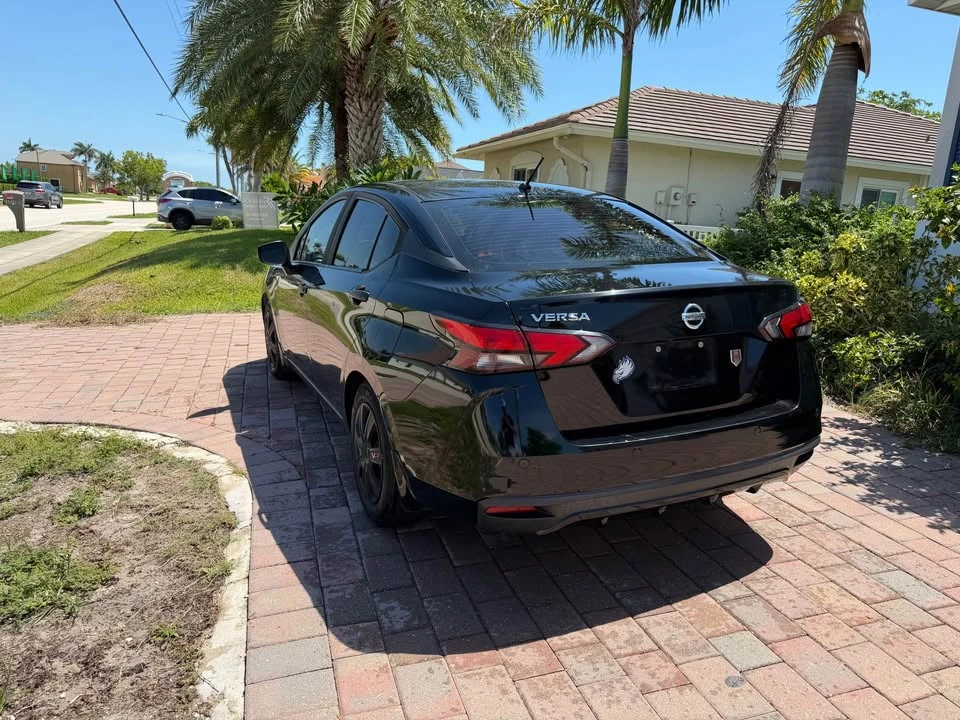 2020 Nissan Versa - Image 5 of 15