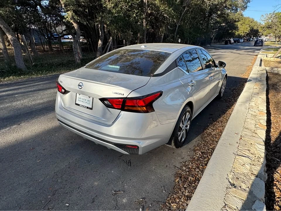 2020 Nissan Altima 6th Gen - Image 6 of 11