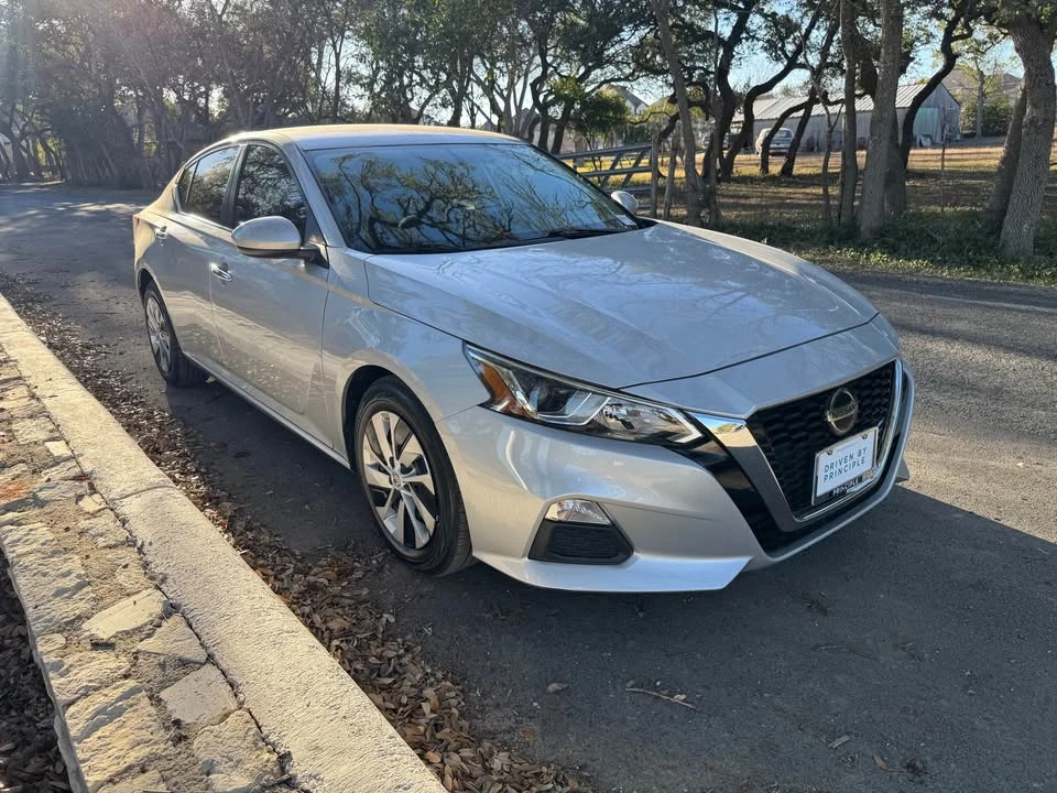 2020 Nissan Altima 6th Gen - Image 2 of 11
