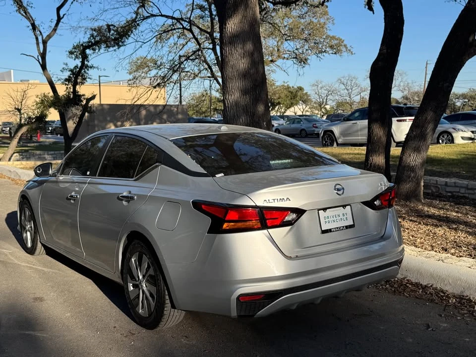 2020 Nissan Altima 6th Gen - Image 5 of 11
