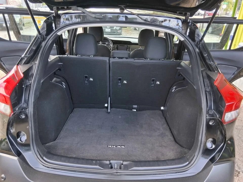 2020 Nissan Kicks - Image 15 of 20