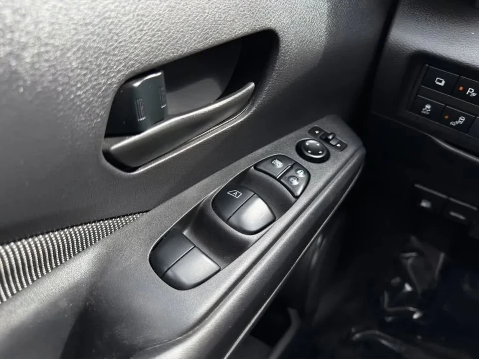 2020 Nissan Kicks - Image 9 of 18