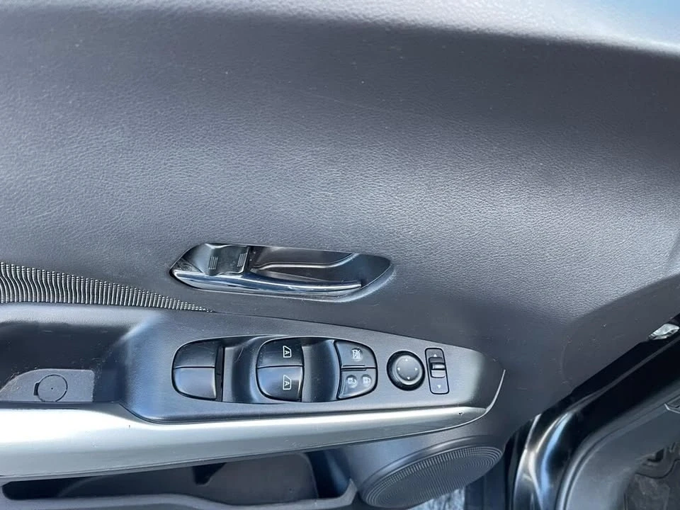 2020 Nissan Kicks - Image 11 of 17