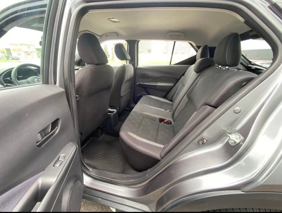 2020 Nissan Kicks - Image 5 of 10