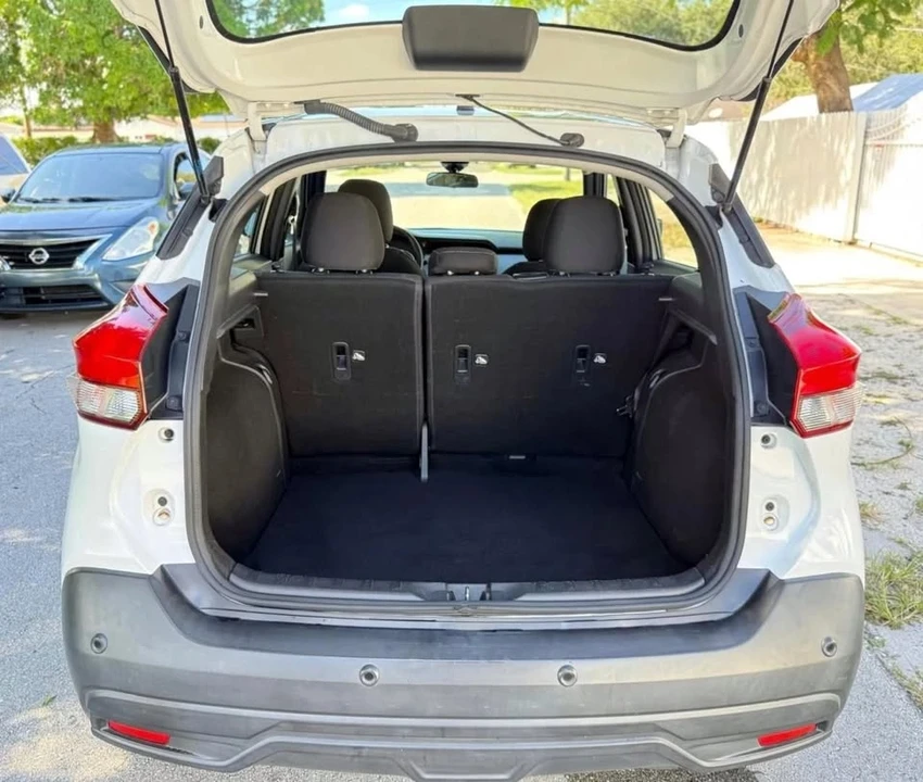 2020 Nissan Kicks - Image 11 of 18