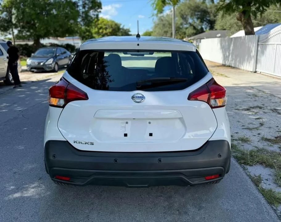 2020 Nissan Kicks - Image 10 of 18