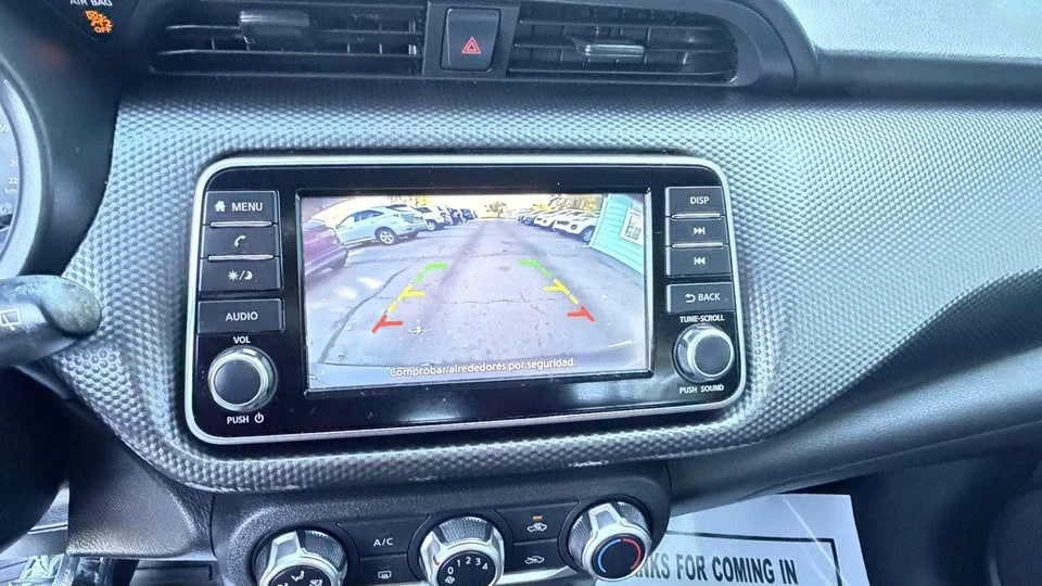 2020 Nissan Kicks - Image 15 of 18
