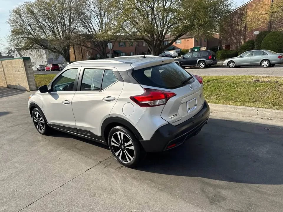 2020 Nissan Kicks - Image 8 of 19