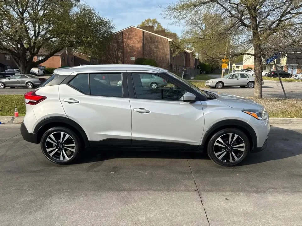 2020 Nissan Kicks - Image 2 of 19