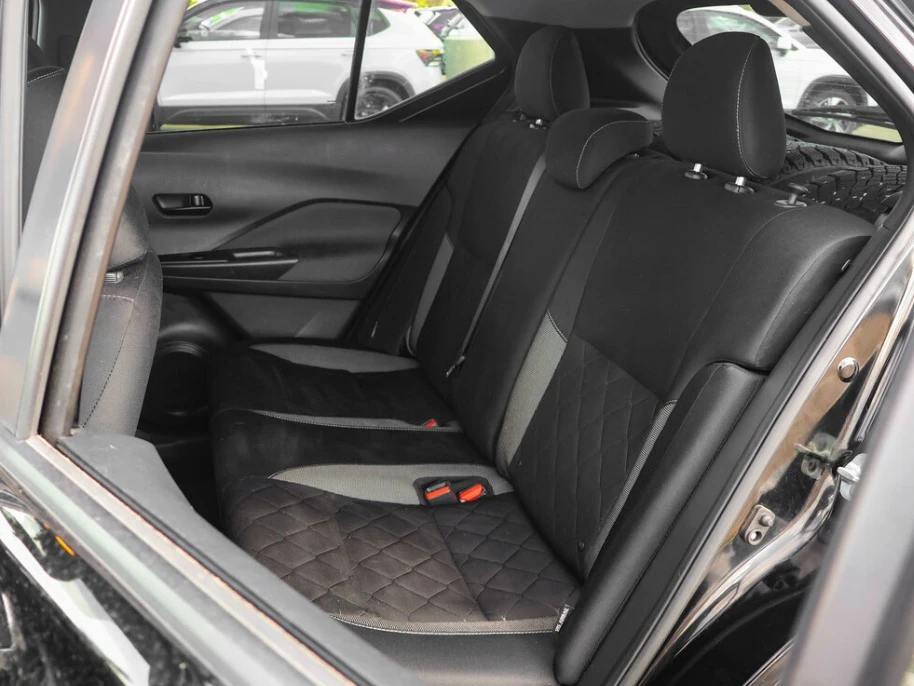 2020 Nissan Kicks - Image 15 of 16