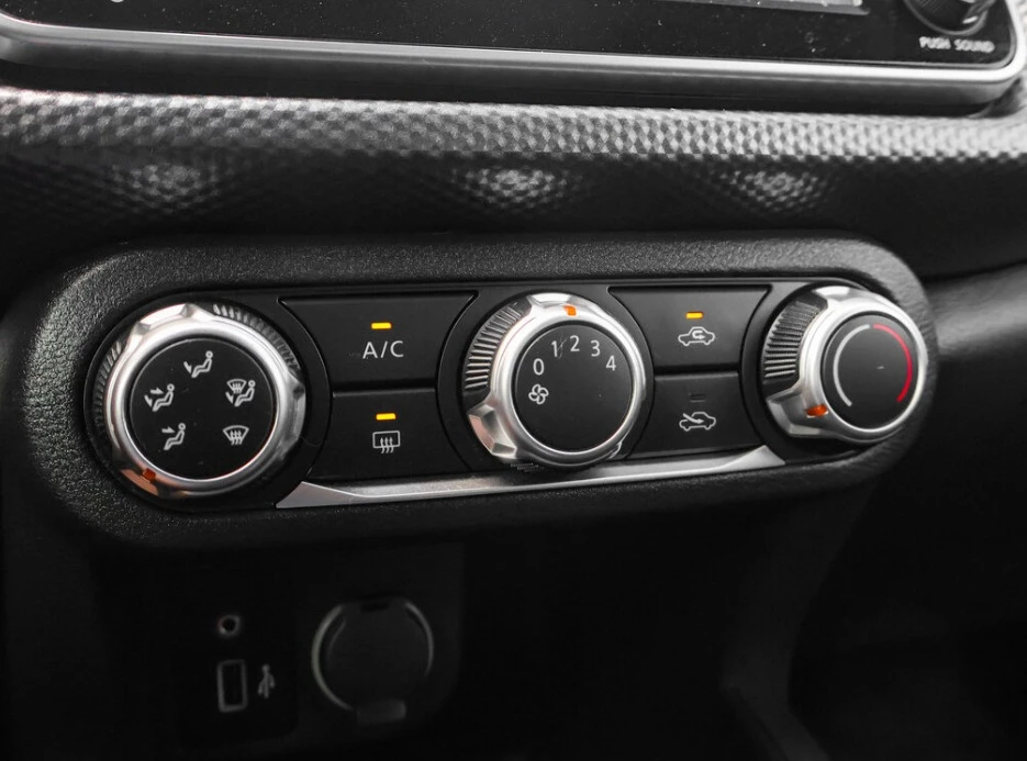 2020 Nissan Kicks - Image 13 of 16