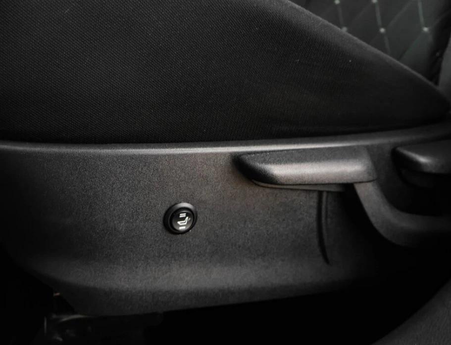 2020 Nissan Kicks - Image 8 of 16