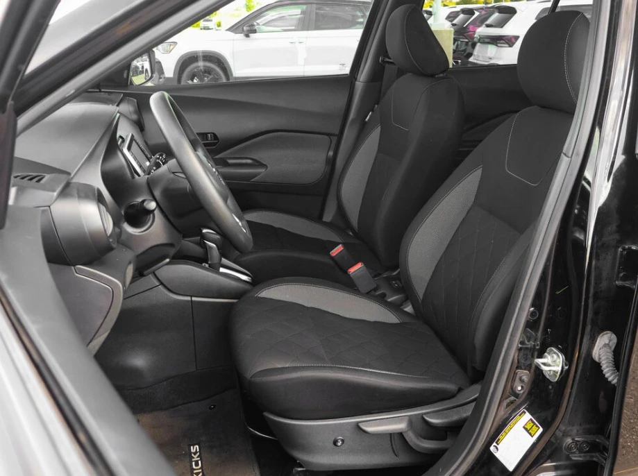 2020 Nissan Kicks - Image 14 of 16
