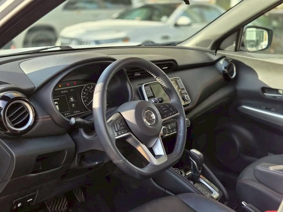 2020 Nissan Kicks - Image 10 of 11