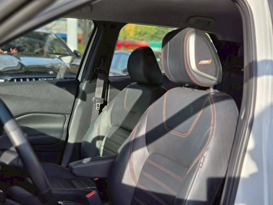 2020 Nissan Kicks - Image 9 of 11