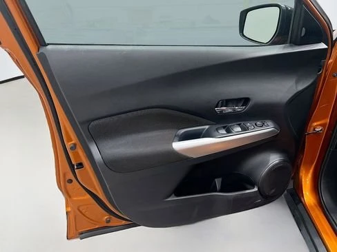 2020 Nissan Kicks - Image 9 of 15