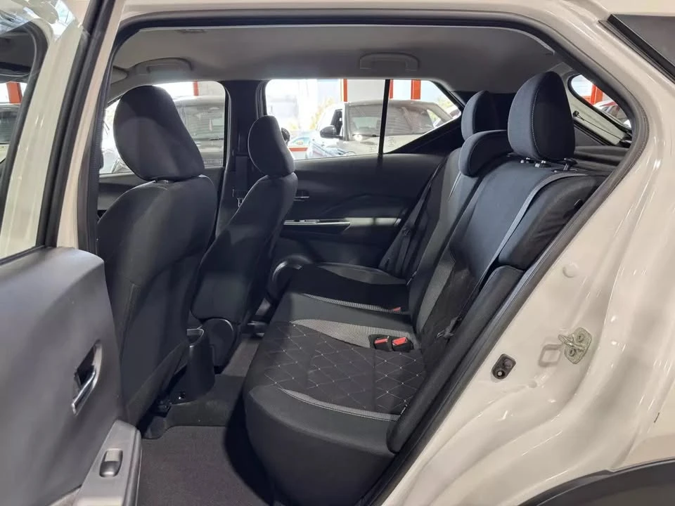 2020 Nissan Kicks - Image 11 of 19