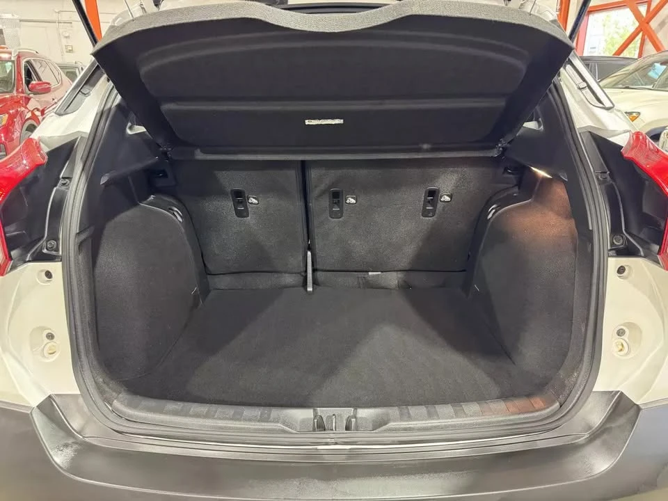 2020 Nissan Kicks - Image 9 of 19