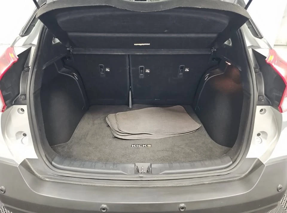 2020 Nissan Kicks - Image 15 of 19