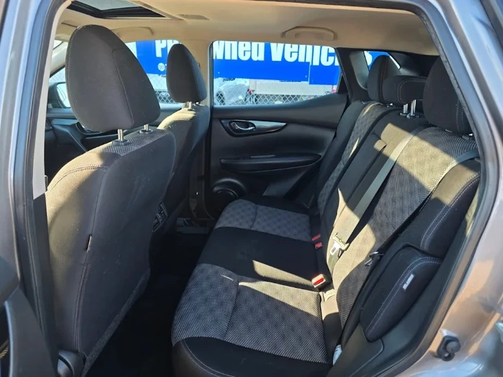 2020 Nissan Rogue - Image 9 of 14
