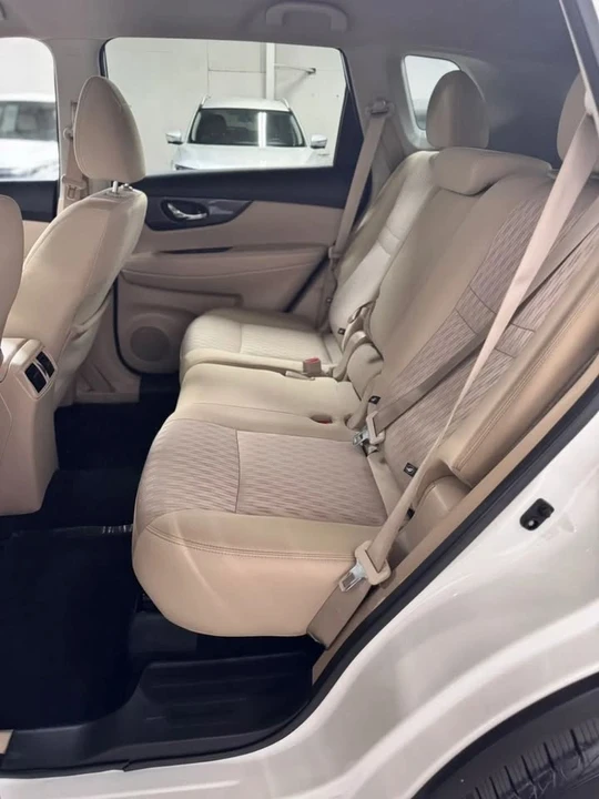 2020 Nissan Rogue - Image 10 of 13