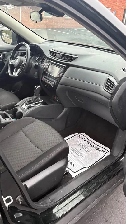 2020 Nissan Rogue - Image 9 of 15