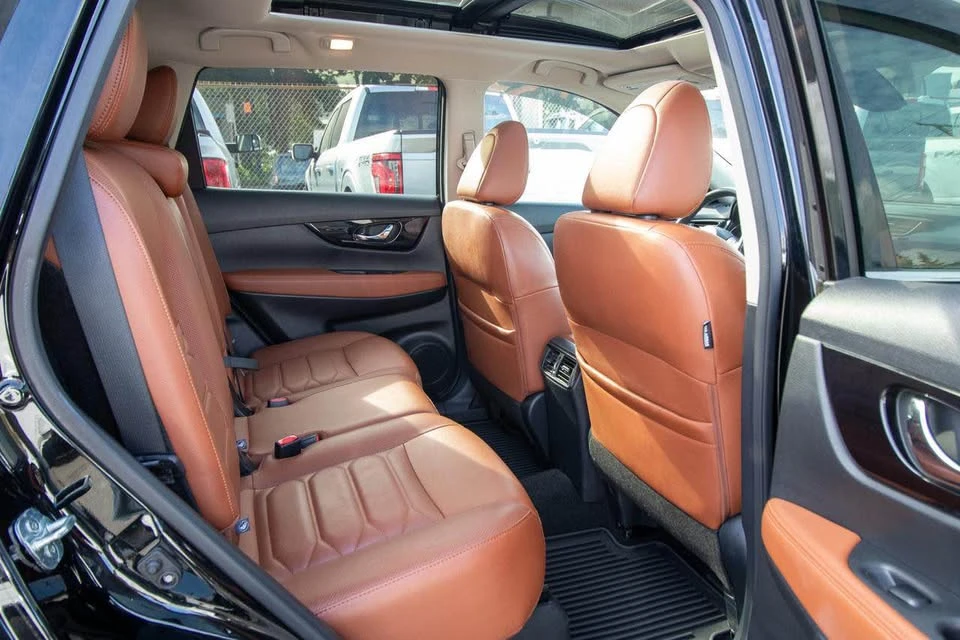 2020 Nissan Rogue - Image 16 of 17
