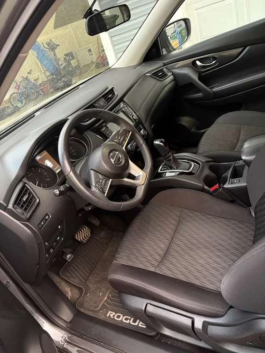 2020 Nissan Rogue - Image 6 of 10
