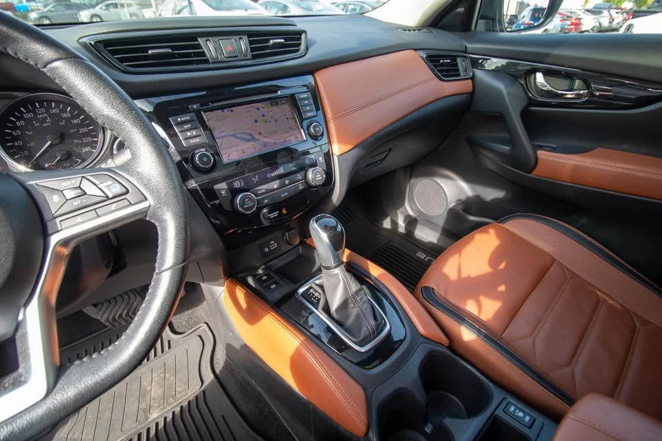 2020 Nissan Rogue - Image 10 of 17