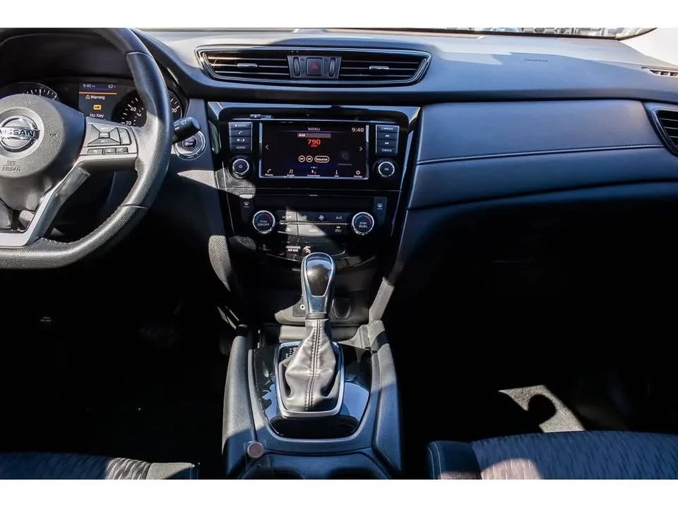 2020 Nissan Rogue - Image 10 of 16