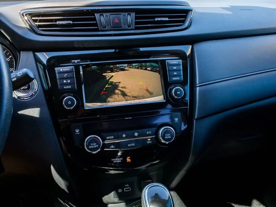 2020 Nissan Rogue - Image 15 of 16
