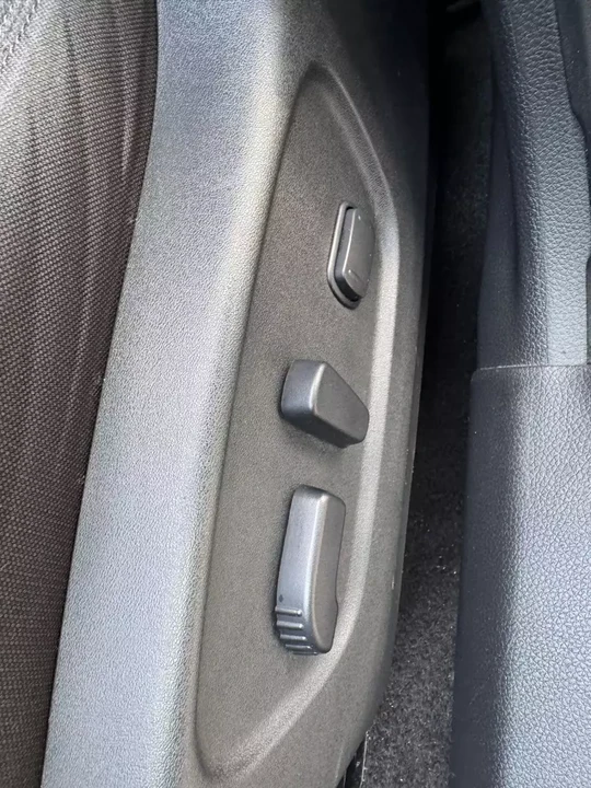 2020 Nissan Rogue - Image 17 of 20