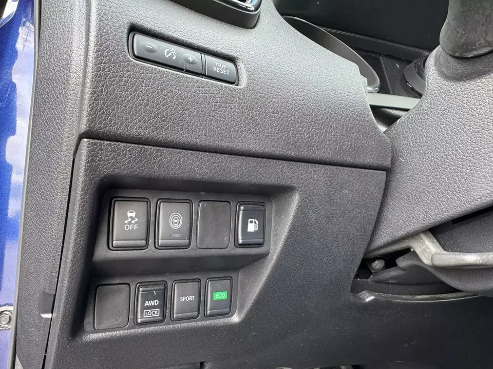 2020 Nissan Rogue - Image 16 of 20