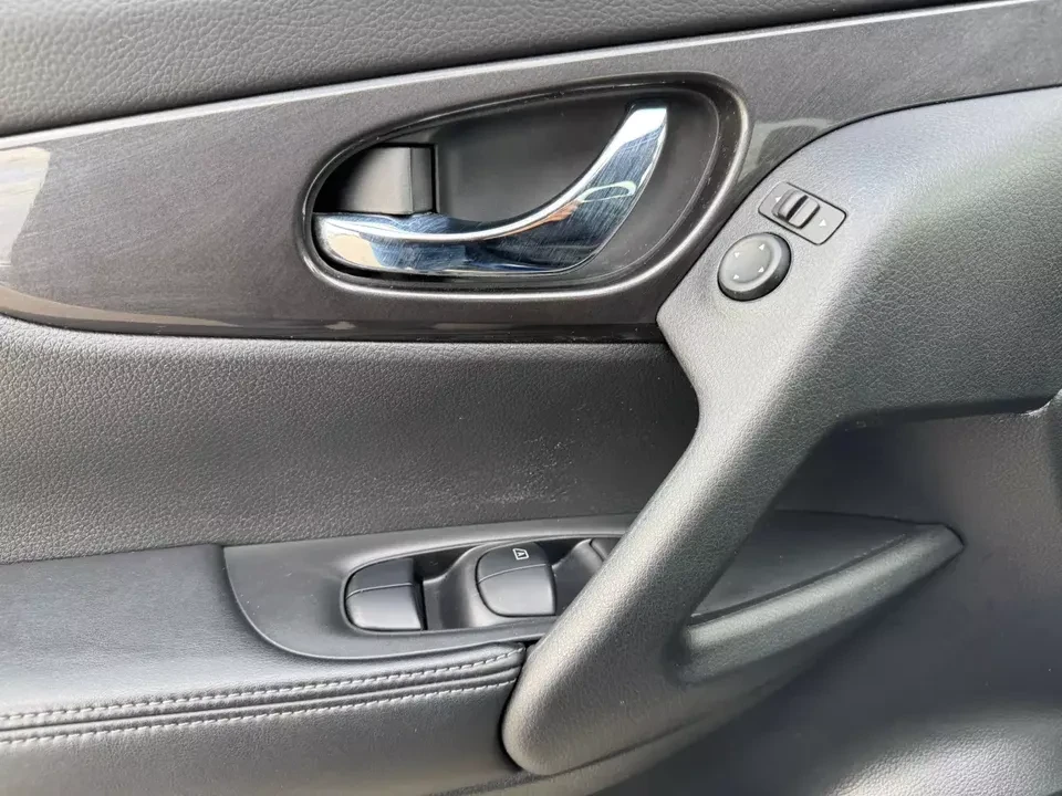 2020 Nissan Rogue - Image 18 of 20