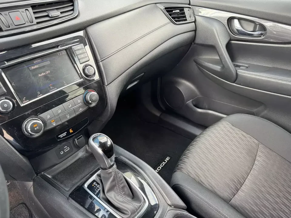 2020 Nissan Rogue - Image 11 of 20